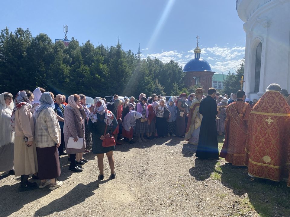 В Знаменском храме торжественно отметили престольный праздник в честь святителя Николая