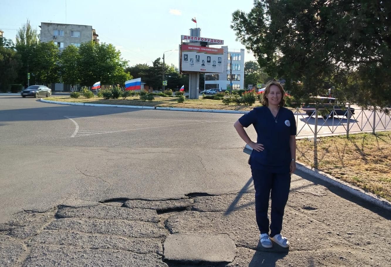 Медалью "Волонтеру России" отмечен труд врача-волонтера Знаменского храма, совершившей 5 медицинских миссий на прифронтовые территории