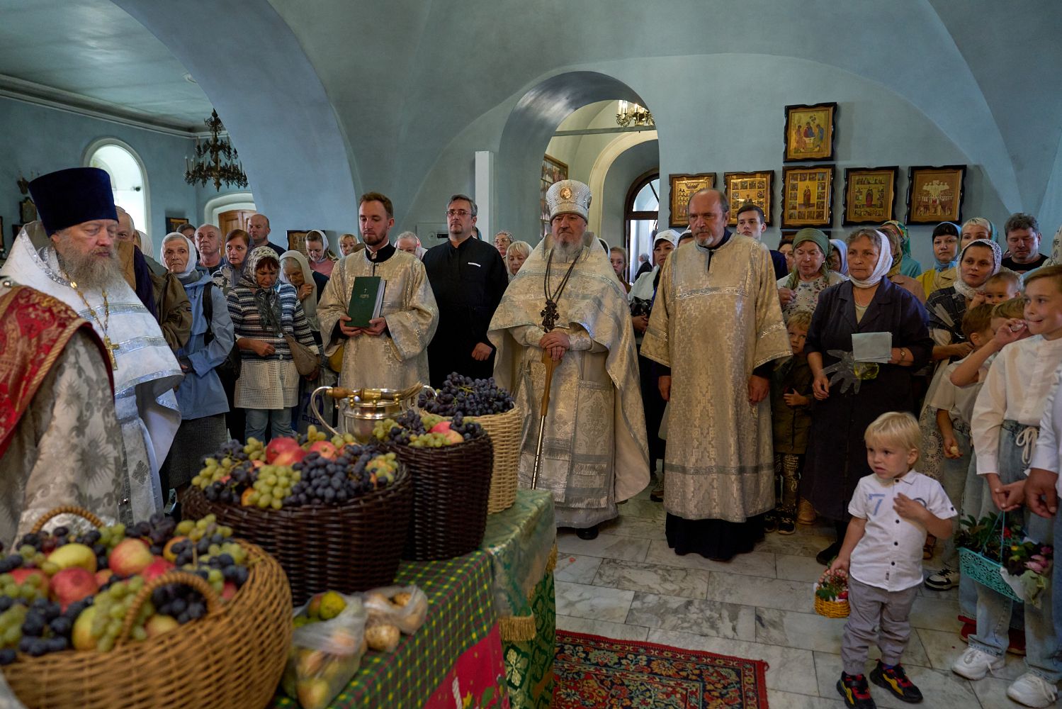 В праздник Преображения Господня в Знаменском храме совершены праздничные богослужения