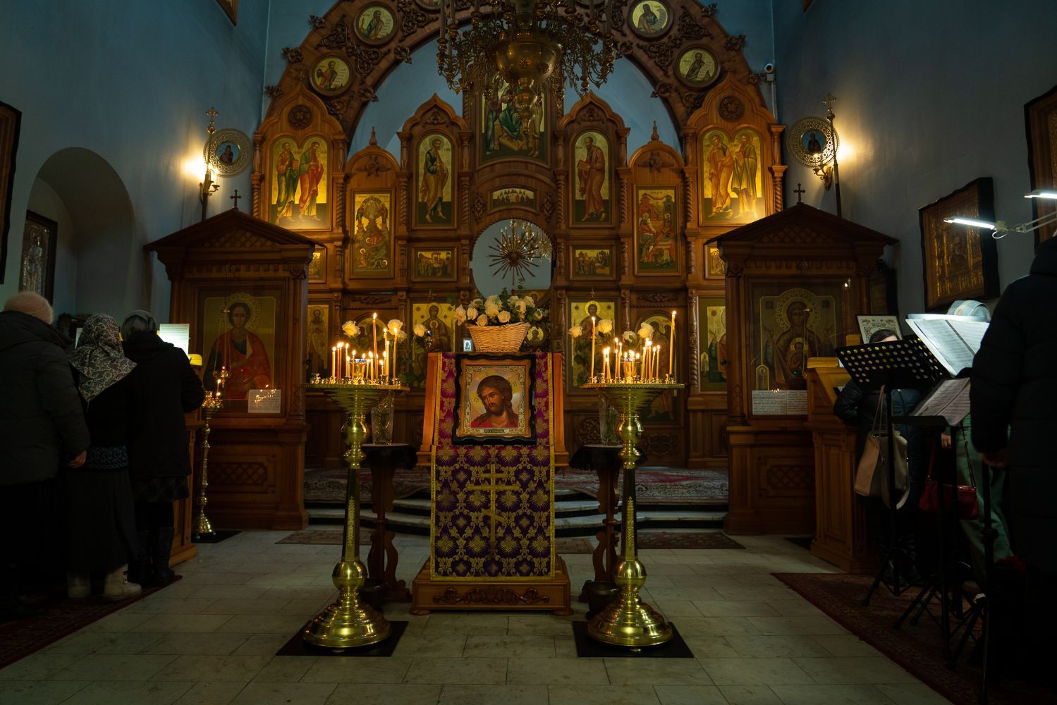 В Знаменском храме совершена вечерня с чином прощения