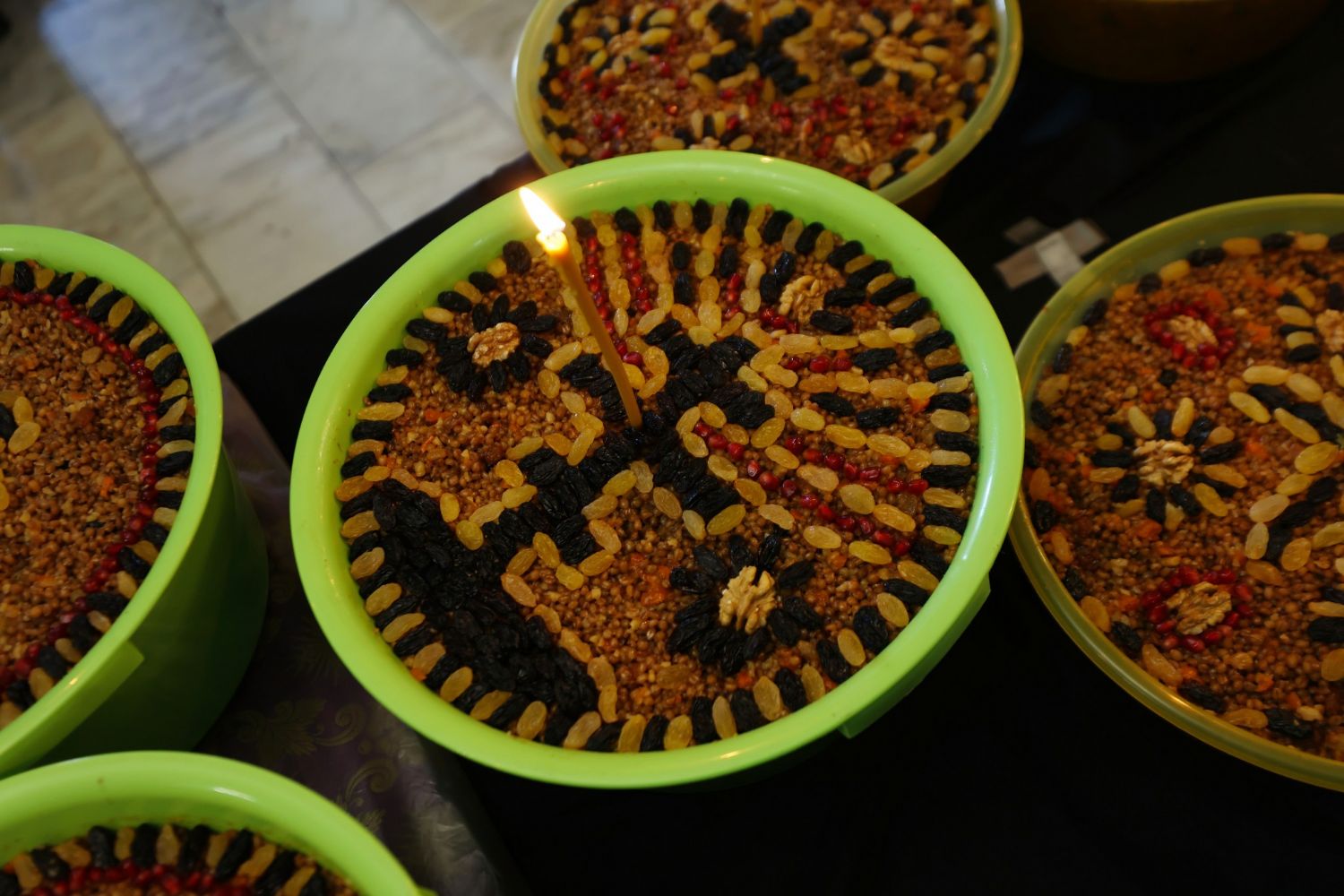 В Знаменском храме освятили коливо в память о чуде великомученика Феодора Тирона