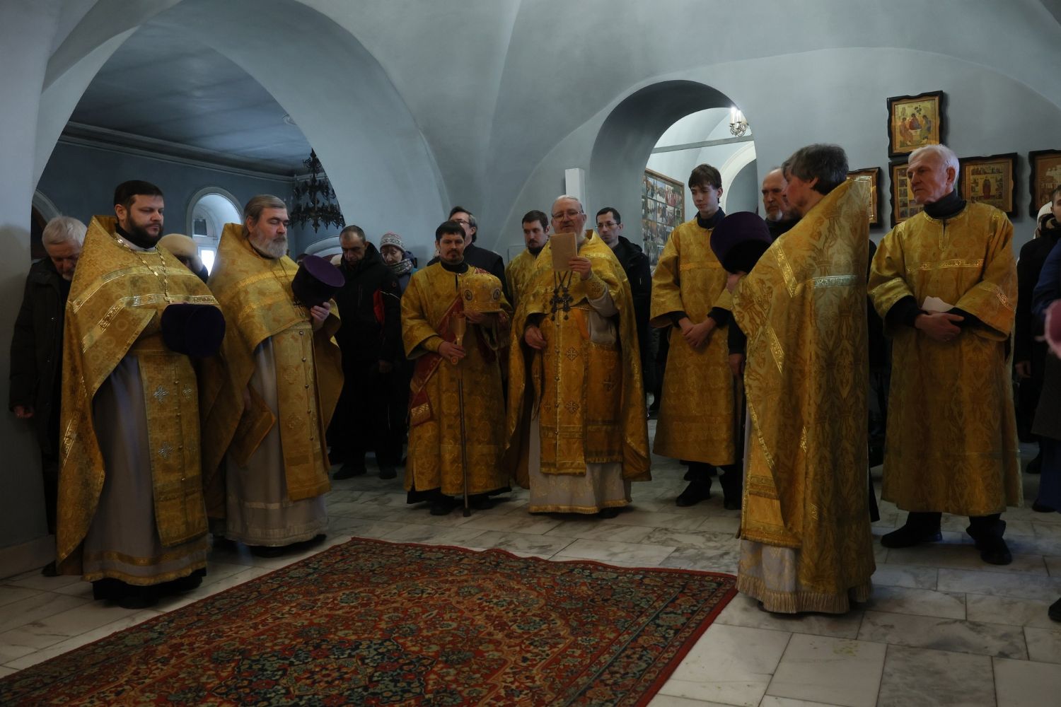 В Неделю Торжества Православия в Знаменском храме совершена Божественная литургия и молебен святителю Макарию (Невскому)
