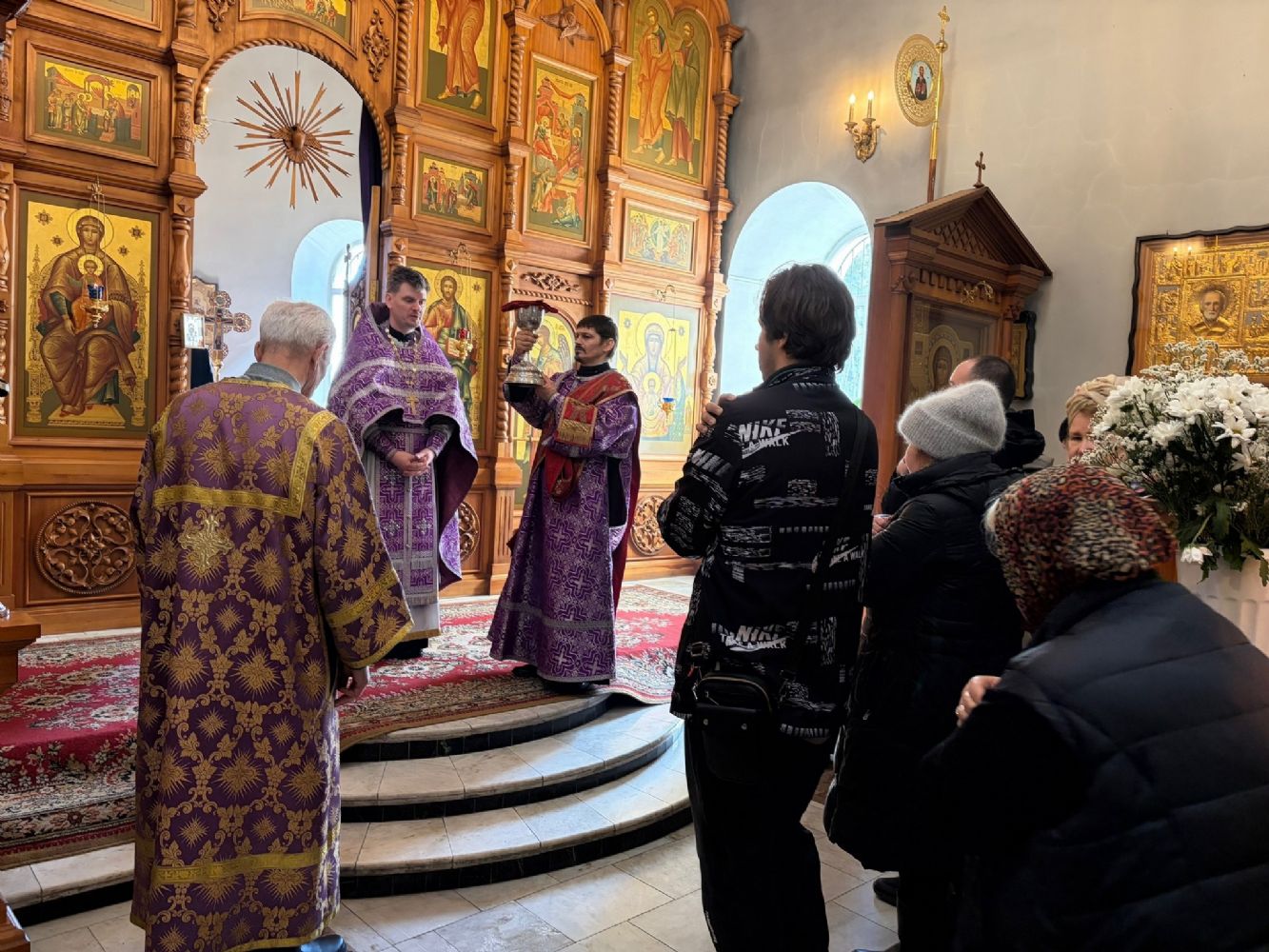 В Великий четверг в Знаменском храме вспоминали Тайную Вечерю