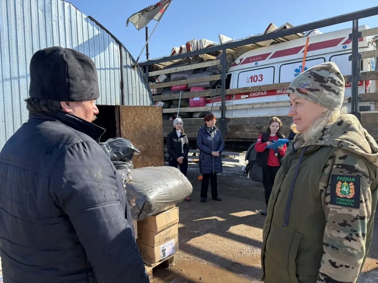 Священник Знаменского храма благословил многотoнный гуманитарный груз для воинов