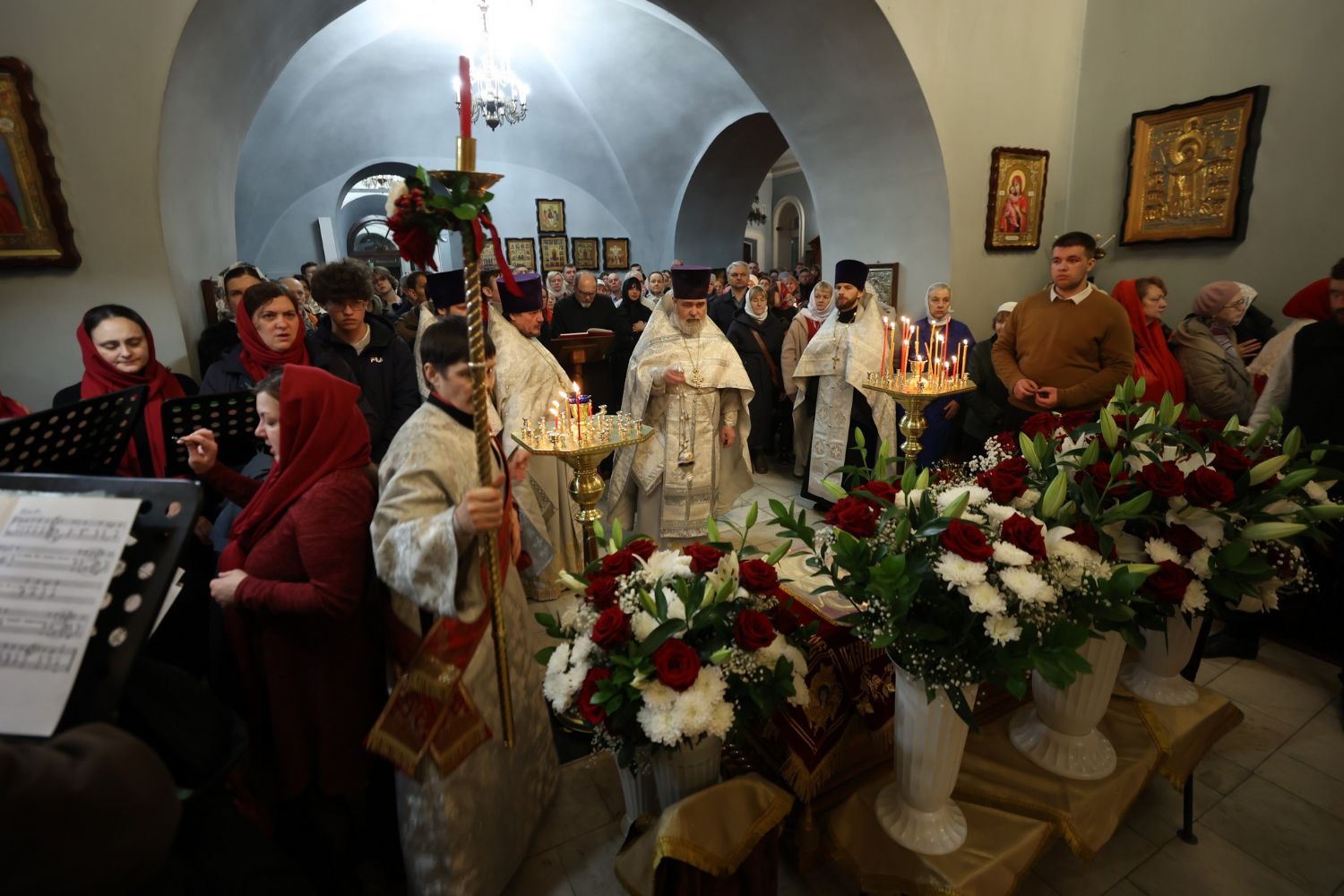 В Знаменском храме совершили полунощницу — последнее богослужение перед Пасхой