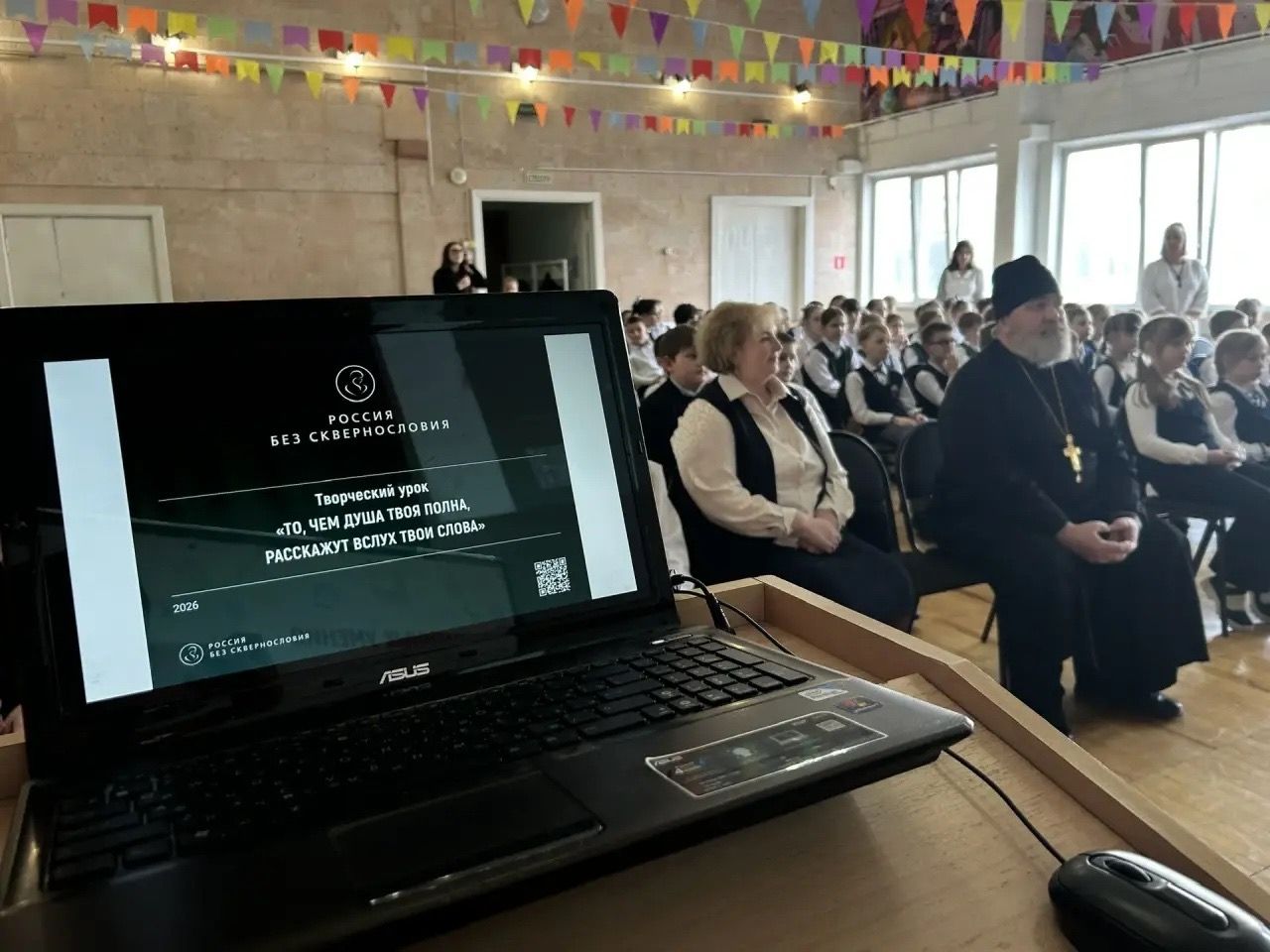 В школе №16 прошло занятие о чистоте родного языка при участии священника Знаменского храма