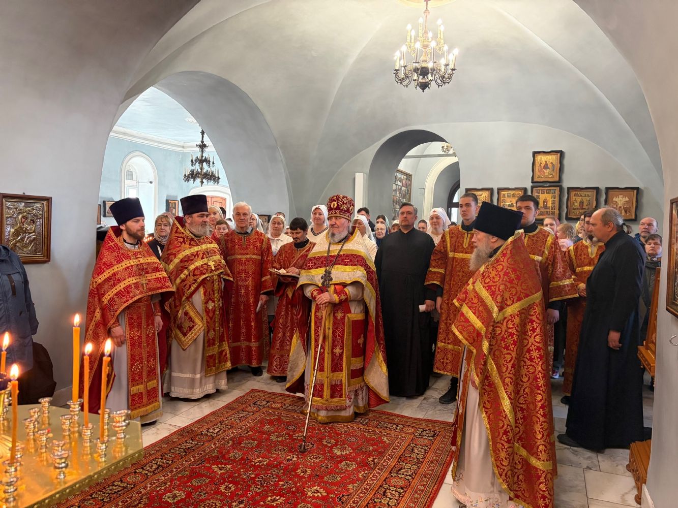 В праздник Жён-мироносиц в Знаменском храме совершено посвящение в сестричество
