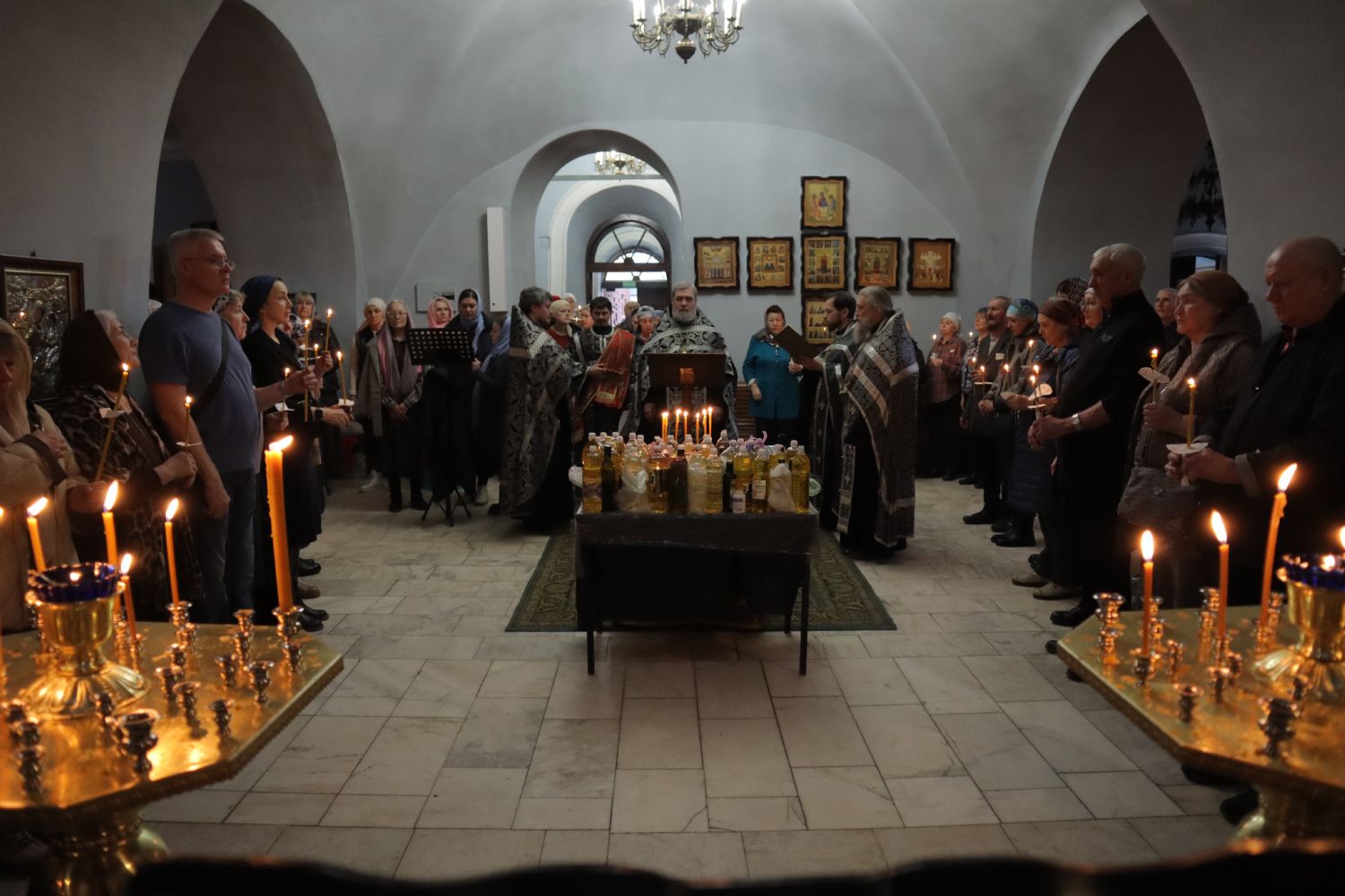 В Знаменском храме совершено последнее в Великом посту Таинство Соборования