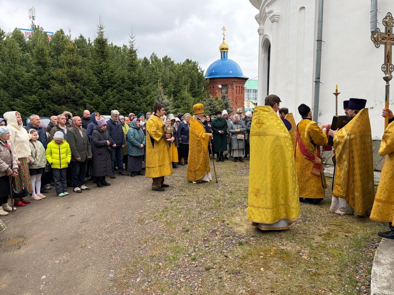 В Знаменском храме молитвенно почтили память святителя Николая Чудотворца и поздравили настоятеля с днем небесного покровителя