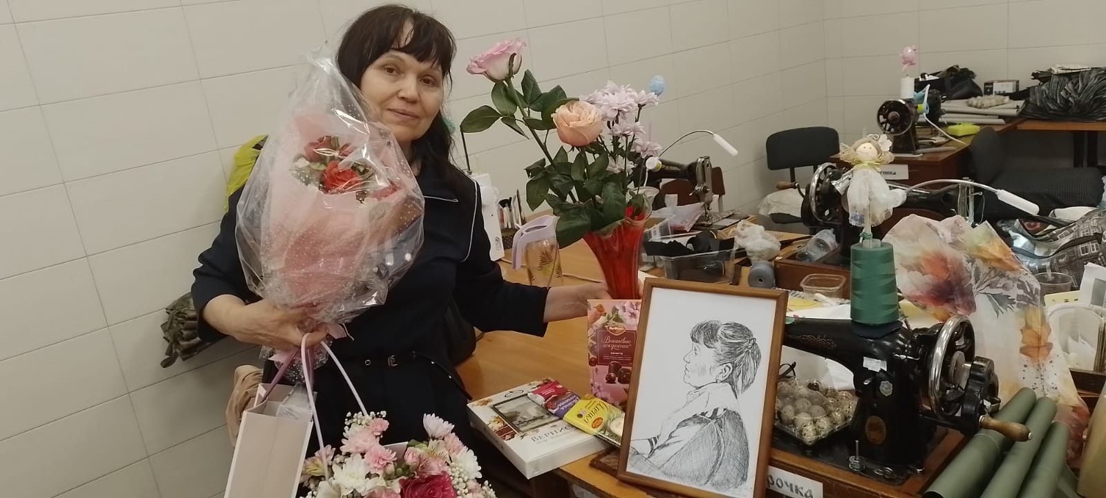 В преддверии Дня Победы томские поэты посетили швейную мастерскую при Знаменском храме