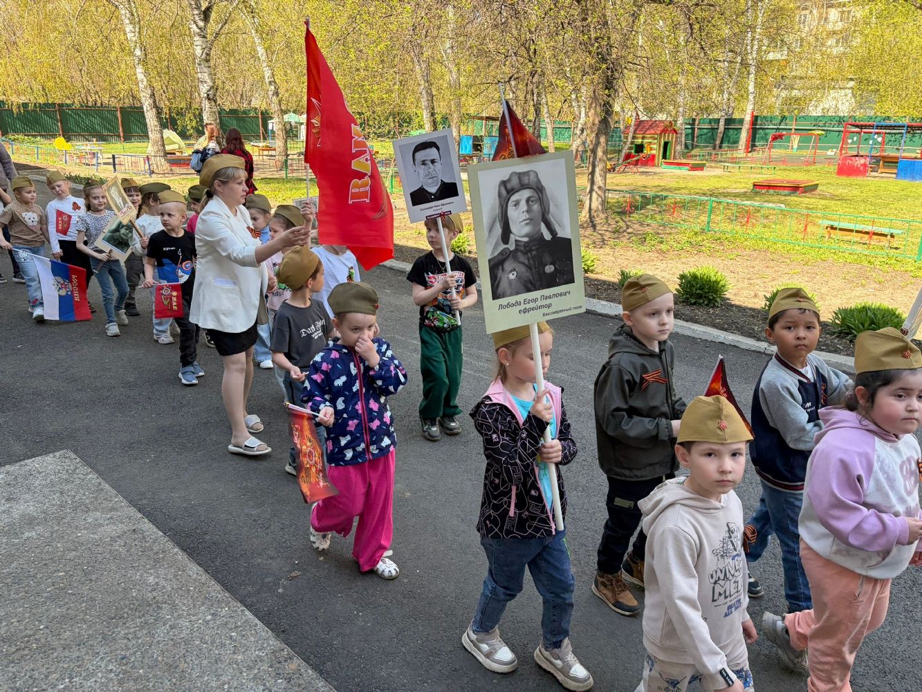 Воспитанники детского сада № 43 прикоснулись к подвигу: встреча со швеями-волонтёрами и разговор о войне