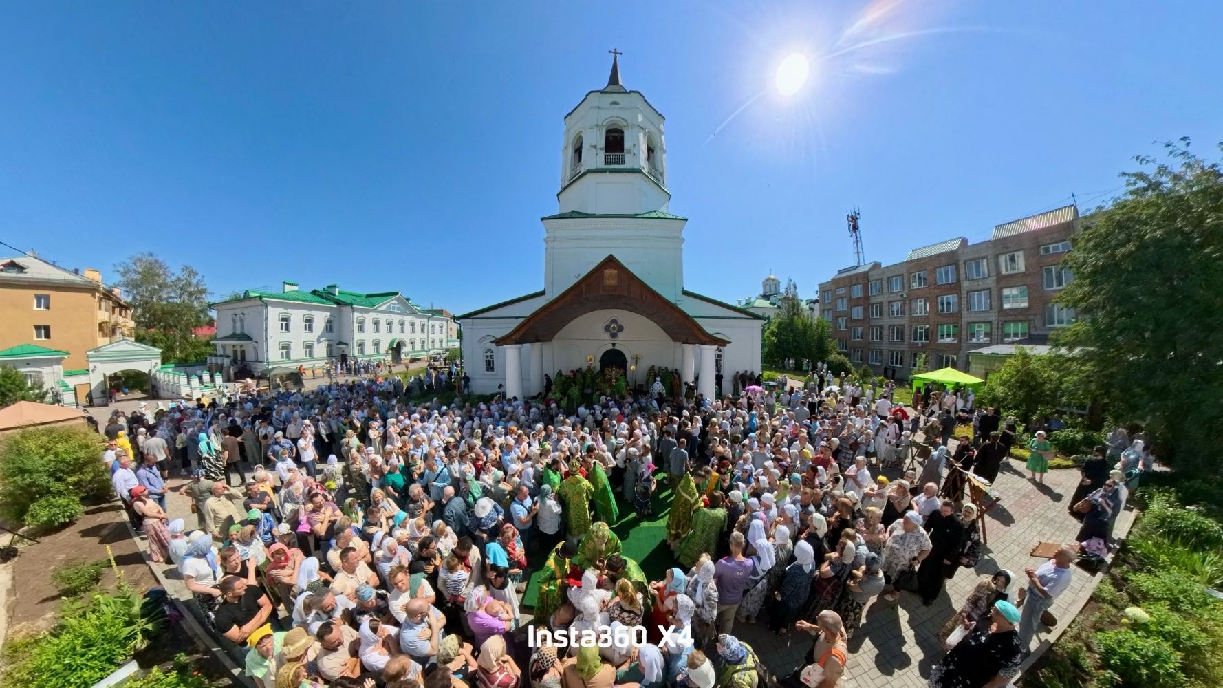 Духовенство Знаменского храма приняли участие в праздничном богослужении в Богородице-Алексиевском монастыре