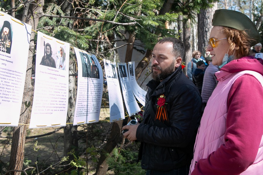 В День Победы в Лагерном саду прошла патриотическая акция «Огонек памяти»