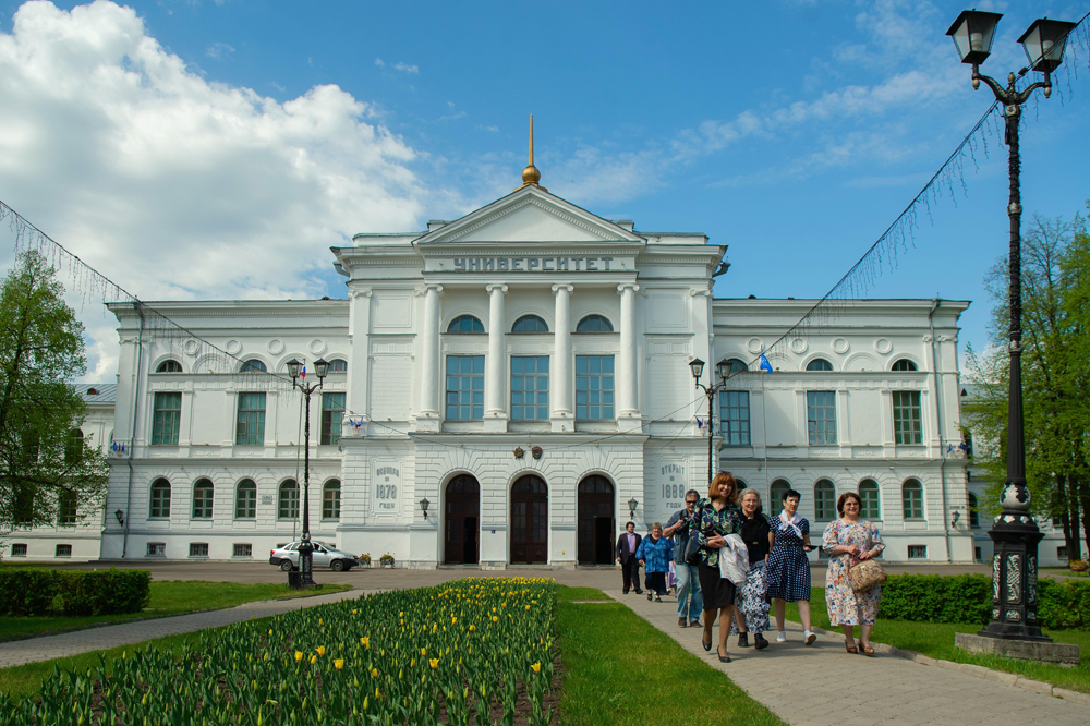 Митрополит Ростислав провел экскурсию для первых участников «Императорского маршрута» в Томске