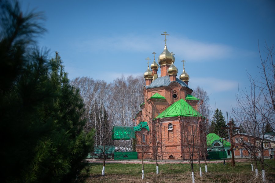 Храм великомученика Георгия Победоносца в Кожевниково отметил престольный праздник архиерейским богослужением