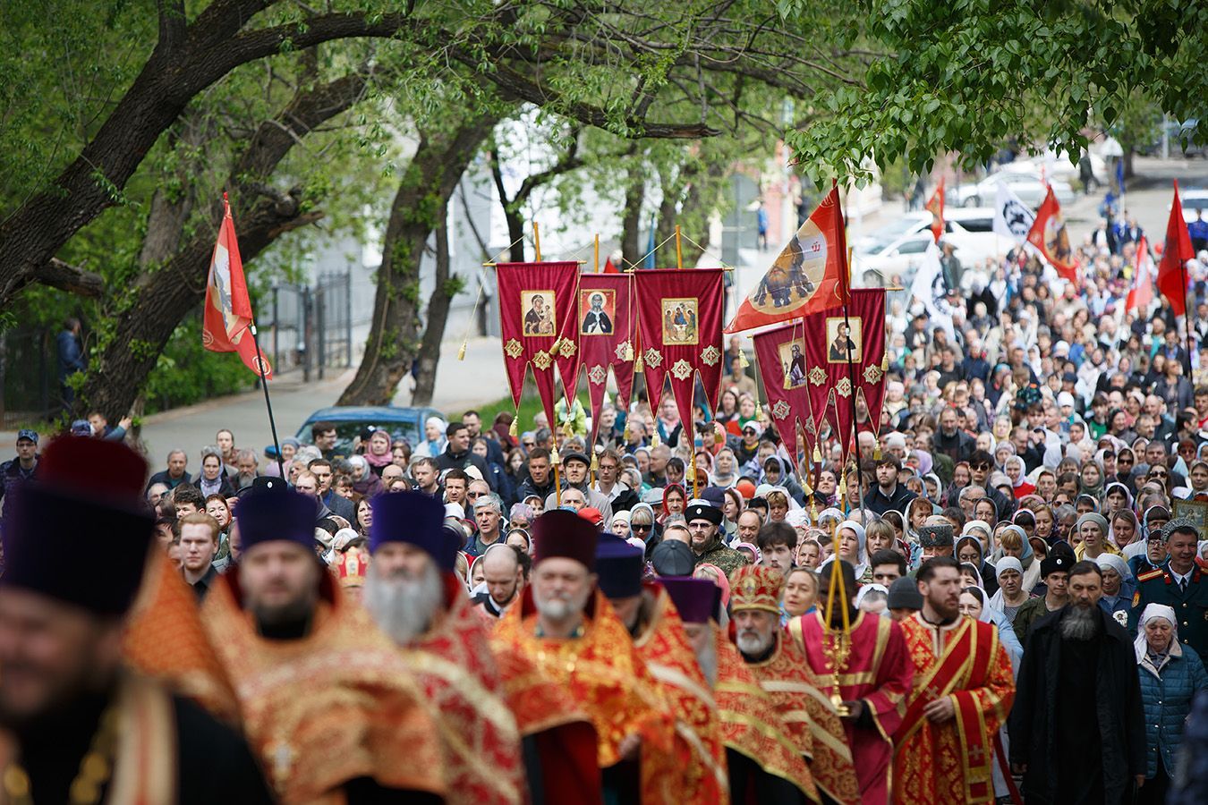 Духовенство и прихожане Знаменского храма приняли участие в общегородском крестном ходе