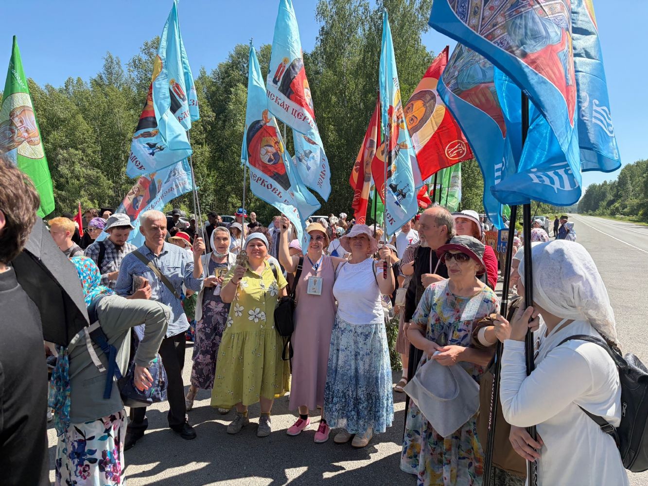 Томичи во главе с митрополитом Ростиславом встретили Феодоровский крестный ход
